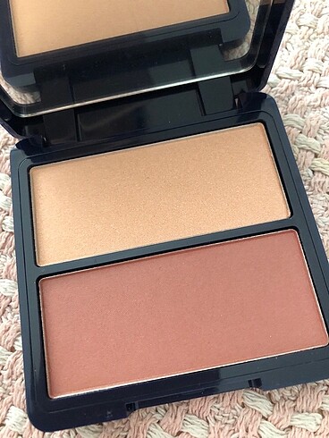 Diğer Shu True Delight Face palette