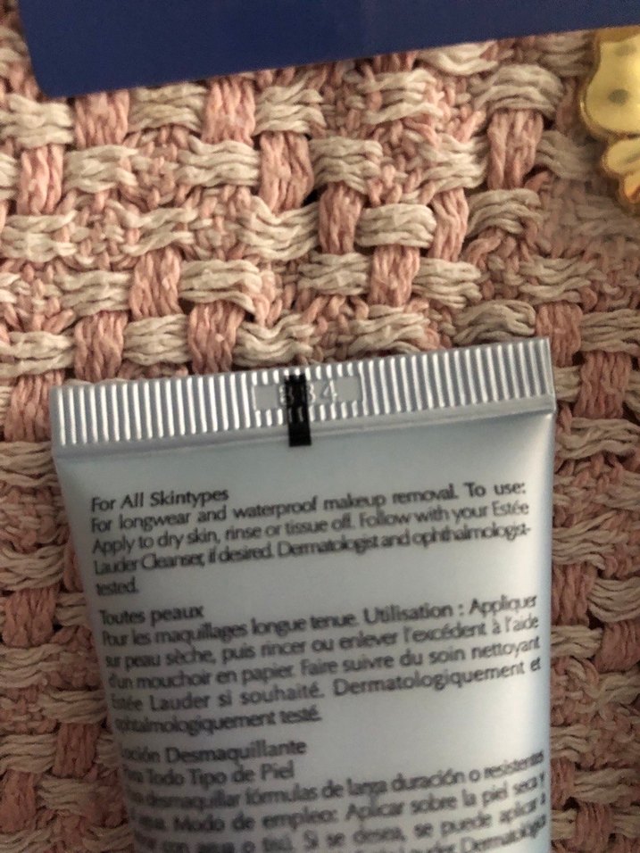 Estée Lauder Makyaj temizleyici ve Çiçek Desenli Makyaj Çantası - Görsel 3