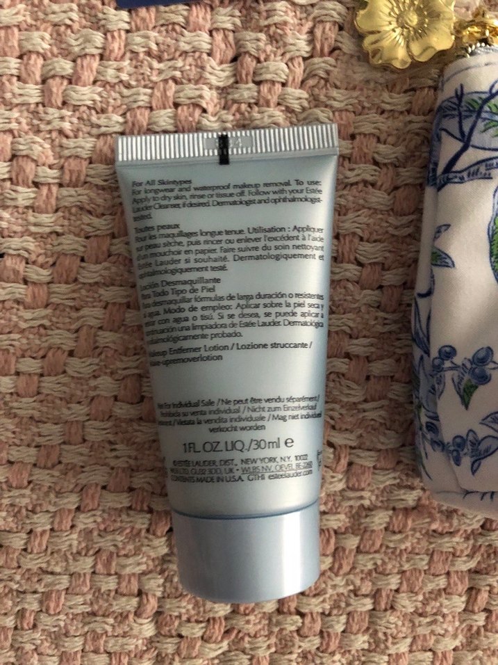 Estée Lauder Makyaj temizleyici ve Çiçek Desenli Makyaj Çantası - Görsel 2