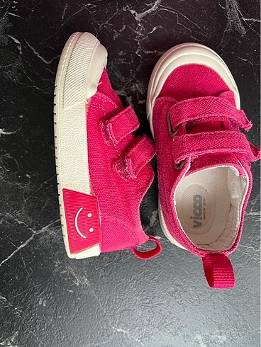 22 Beden Çocuk spor ayakkabı