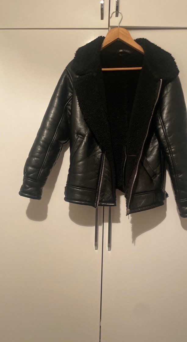 Siyah içi kürklü- ZARA Marca yepyeni mont - Görsel 2