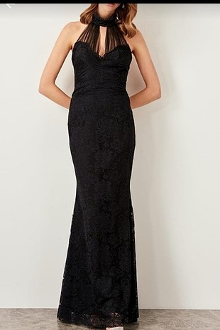 siyah yaka detaylı dantel abiye elbise