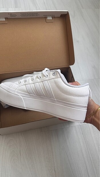 37 Beden Adidas kadın spor ayakkabısı