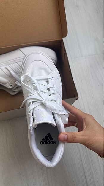 37 Beden beyaz Renk Adidas kadın spor ayakkabısı