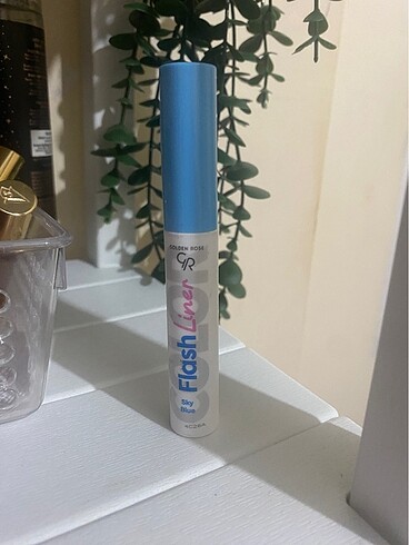 Golden Rose-Mavi Eyeliner