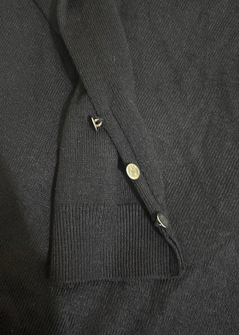 Siyah Boğazlı Bluz - Görsel 2