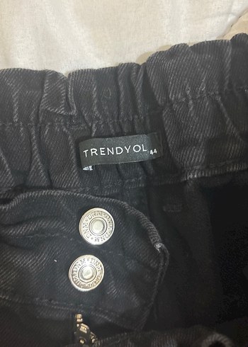 Siyah Kemerli Rahat Kesim Kadın Denim Pantolon - Görsel 3