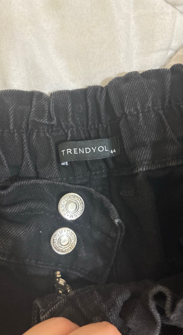 Siyah Kemerli Rahat Kesim Kadın Denim Pantolon - Görsel 3