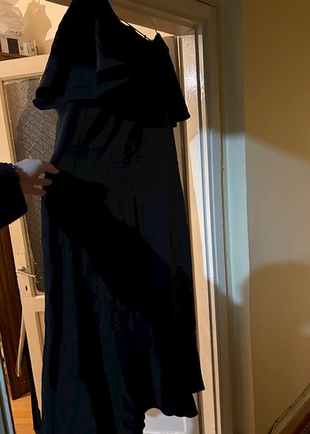 Büyük Beden Siyah Uzun Dökümlü Abiye Elbise - Görsel 4