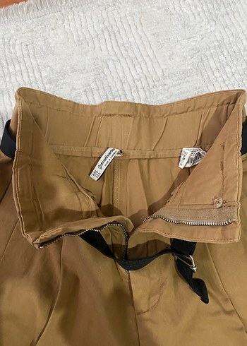 Kemerli Kargo model Stradivarius Kadın Pantolon - Görsel 3