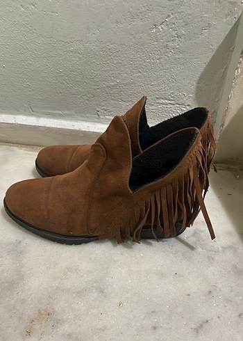 Püsküllü Kahverengi Süet Kadın Bot - Görsel 4