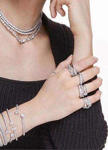 Beden beyaz Renk Swarovski Mesmera Kelepçe