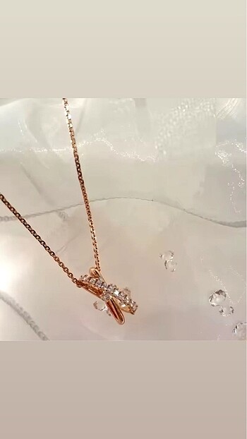 Beden altın Renk Swarovski Hyperbola Kolye
