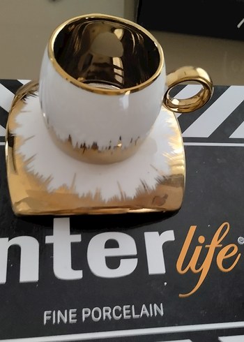 Beyaz ve Altın Renkli Parlak Fincan Takımı - Görsel 4