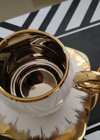 Beyaz ve Altın Renkli Parlak Fincan Takımı - Görsel 3