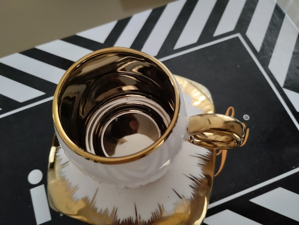 Beyaz ve Altın Renkli Parlak Fincan Takımı - Görsel 3