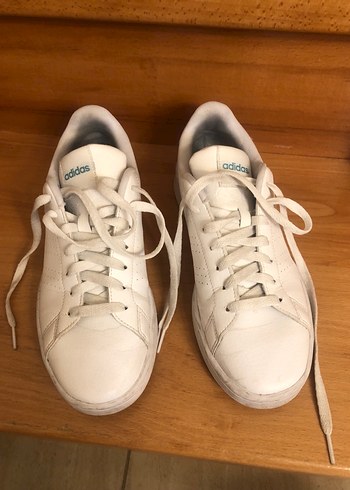 Beyaz Adidas Bağcıklı Spor Ayakkabı