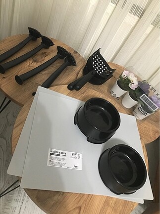 Fırça saksıda çiçek çiçek mama kabı yemek kavı altlık
