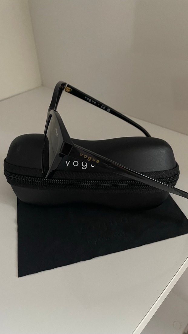 Şeffaf Siyah Vogue Kadın Güneş Gözlüğü - Görsel 2