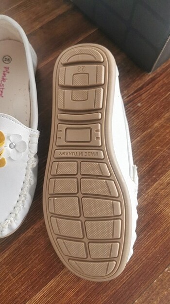 Pink Step Hiç giyilmedi bazı yerlerinde sarılık oluşmuş iç tarafta öyle de