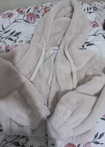 Kapüşonlu Peluş Mont Bershka