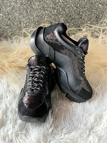 39 Beden YENİ SIFIR KADIN SPOR AYAKKABI SNEAKER