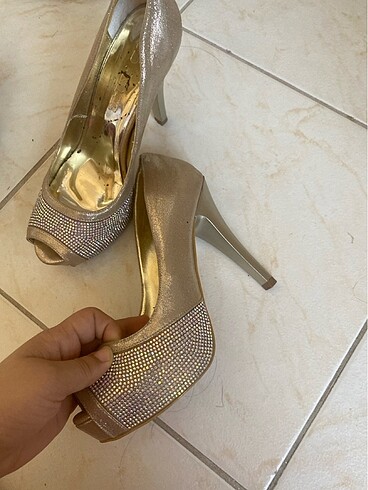 Zara Gold topuklu ayakkabı
