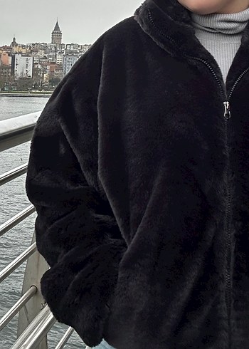 Siyah Yüksek Yakalı Kadın Kışlık Kürklü Ceket