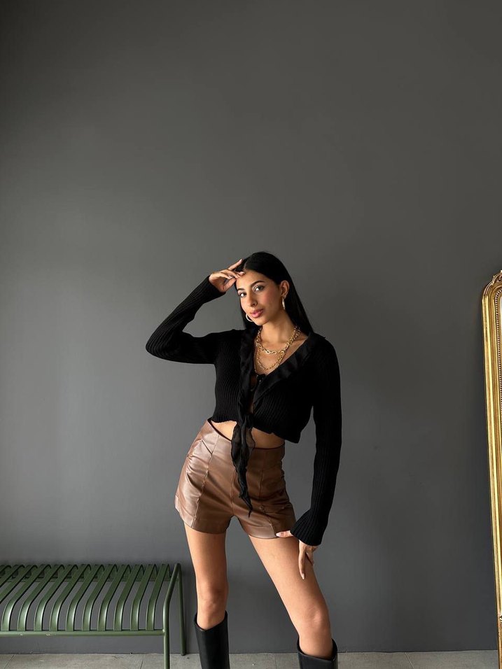 Deri Kahverengi Mini Şort Yılan Desenli Fırfırlı - Görsel 2