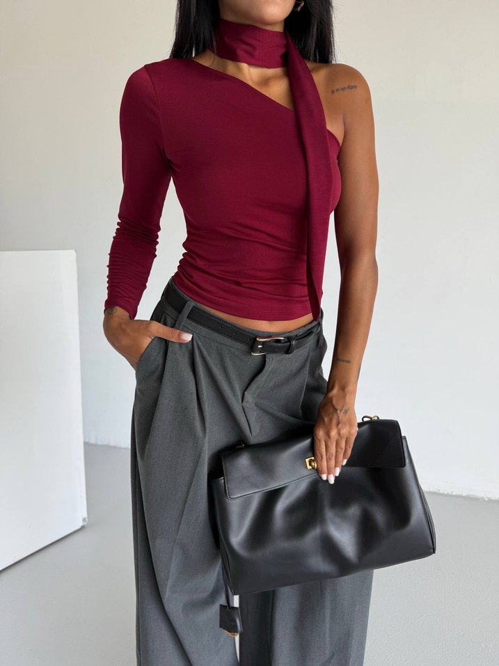 Bordo Tek Omuzlu Yüksek Yakalı Bluz - Görsel 3