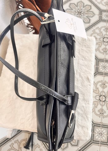 Klasik Siyah Deri Kadın Çantası - Görsel 3