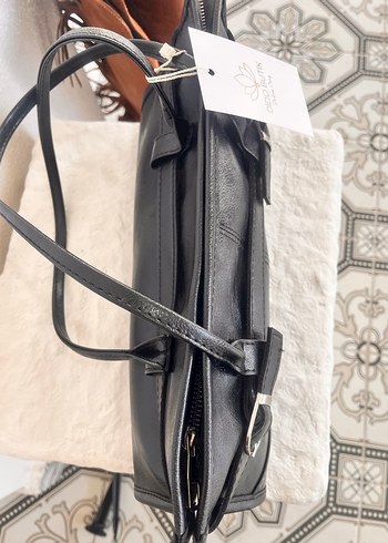 Klasik Siyah Deri Kadın Çantası - Görsel 2