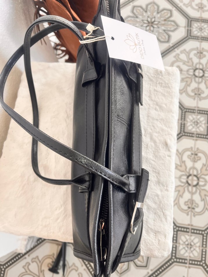 Klasik Siyah Deri Kadın Çantası - Görsel 3