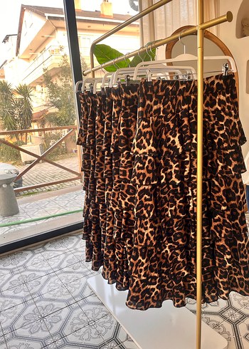 Kahverengi Leopar Desenli Uzun Fırfırlı Etek - Görsel 2