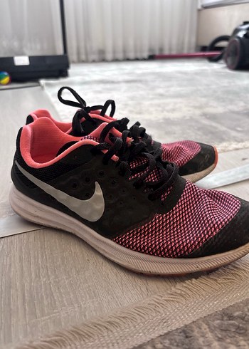 Kadın Pembe Bağcıklı Spor Ayakkabı