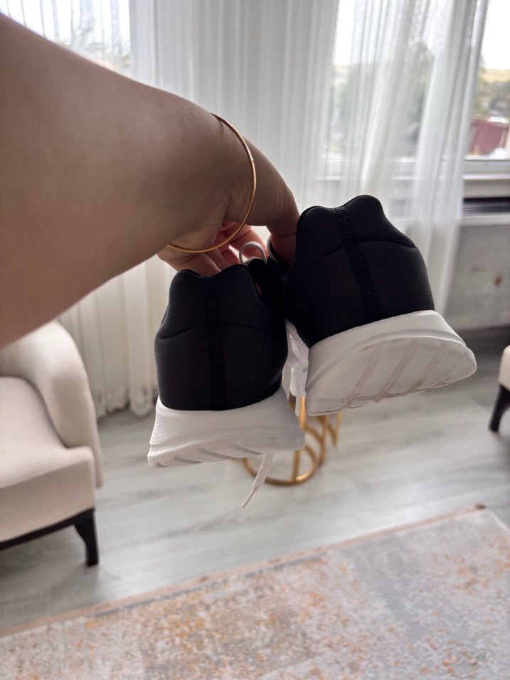 Beyaz Siyah Adidas Kadın Spor Ayakkabı - Görsel 3