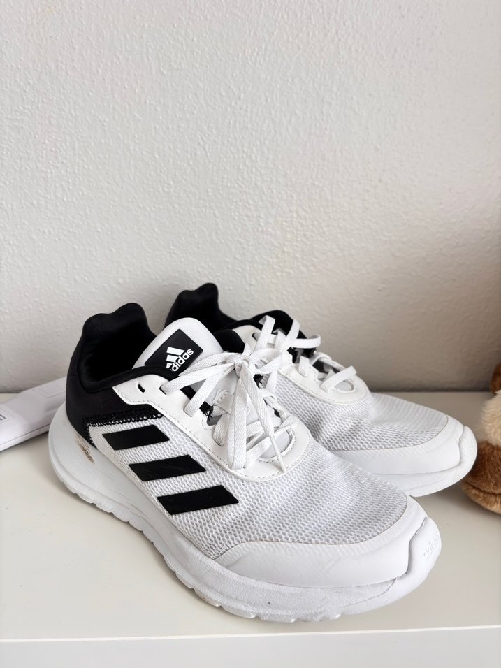 Beyaz Siyah Adidas Kadın Spor Ayakkabı - Görsel 2