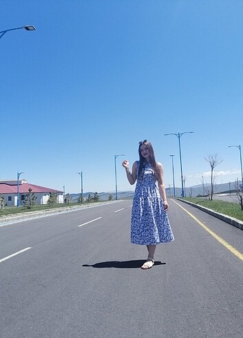 Çiçekli elbise