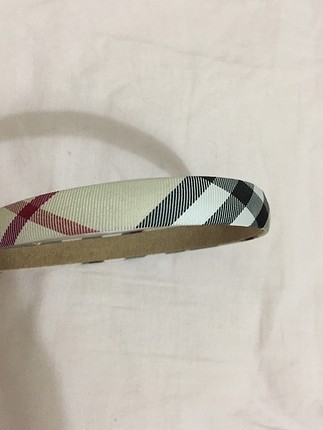 Burberry taç