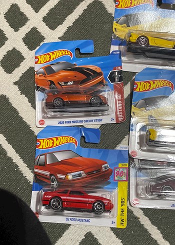 Çok Renkli Hot Wheels Oyuncak Arabalar Seti - Görsel 2