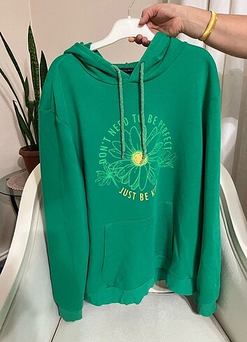Yeşil kapüşonlu sweatshirt 