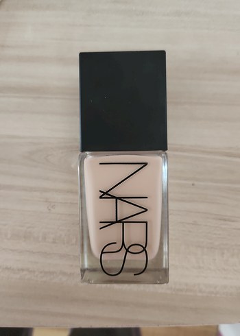 Nars Light Reflecting Fondöten Oslo rengi
