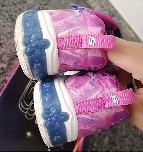 Skechers Skechers çocuk ayakkabı 1 tanesinin ışığı yanıyor