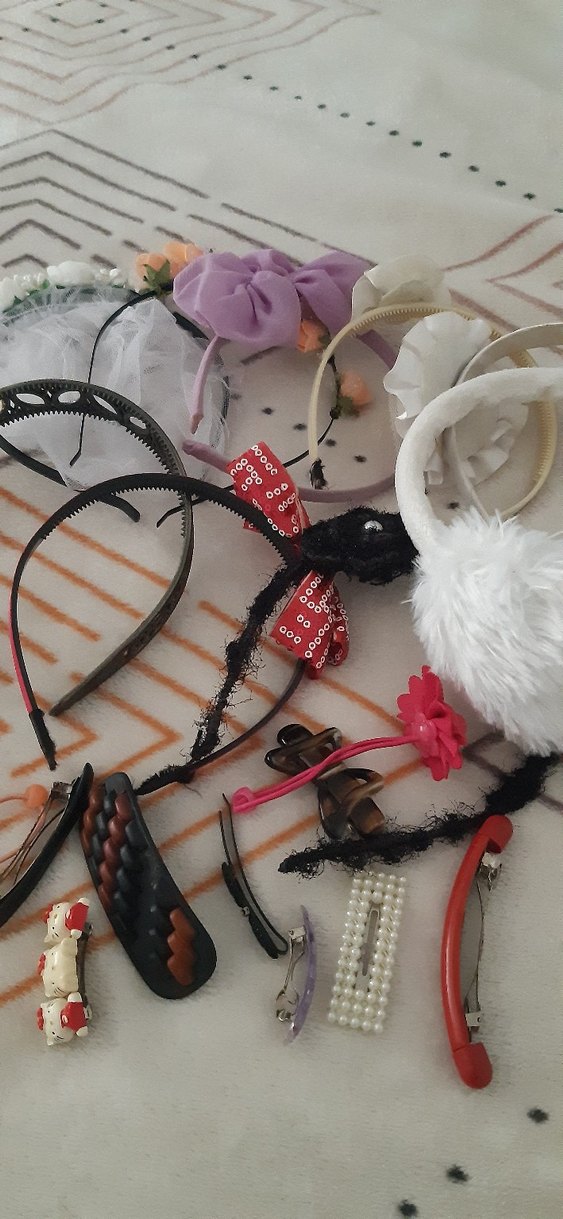 Beyaz Elastik Saç Bantları ve Tokalar - Görsel 2