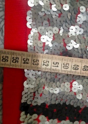 SATİLDİ...Pul İşlemeli Kırmızı V Yakalı Kolsuz Bluz - Görsel 5