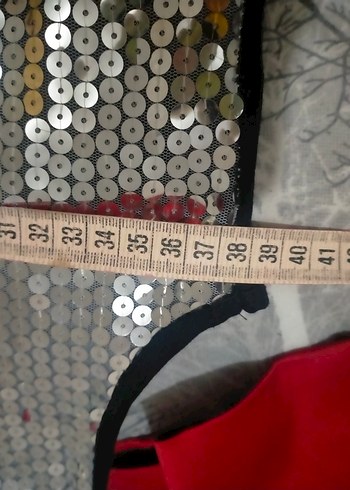 Kadın Altın Renkli Payetli Kolsuz Bluz - Görsel 3