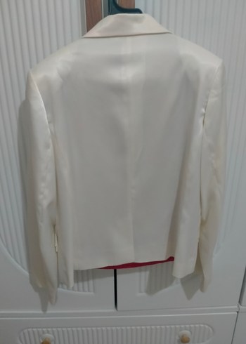 Kadın Beyaz Kısa Kesim Düğmeli Blazer - Görsel 2