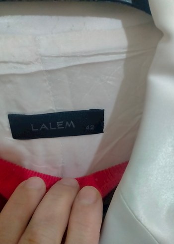 Kadın Beyaz Kısa Kesim Düğmeli Blazer - Görsel 3