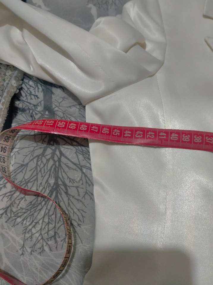 Kadın Beyaz Kısa Kesim Düğmeli Blazer - Görsel 4