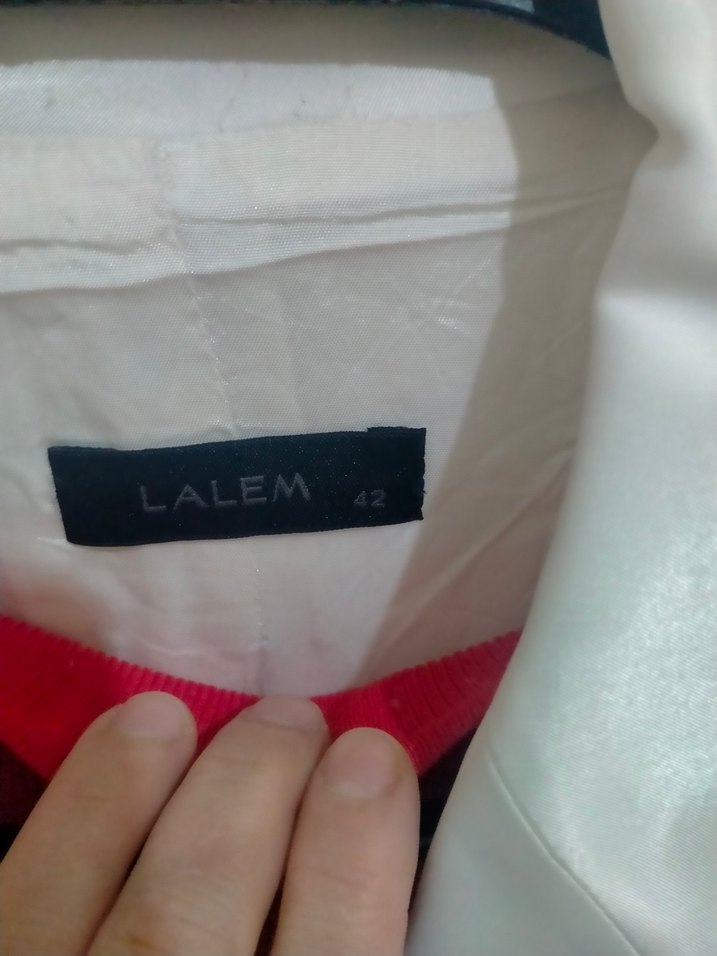 Kadın Beyaz Kısa Kesim Düğmeli Blazer - Görsel 3